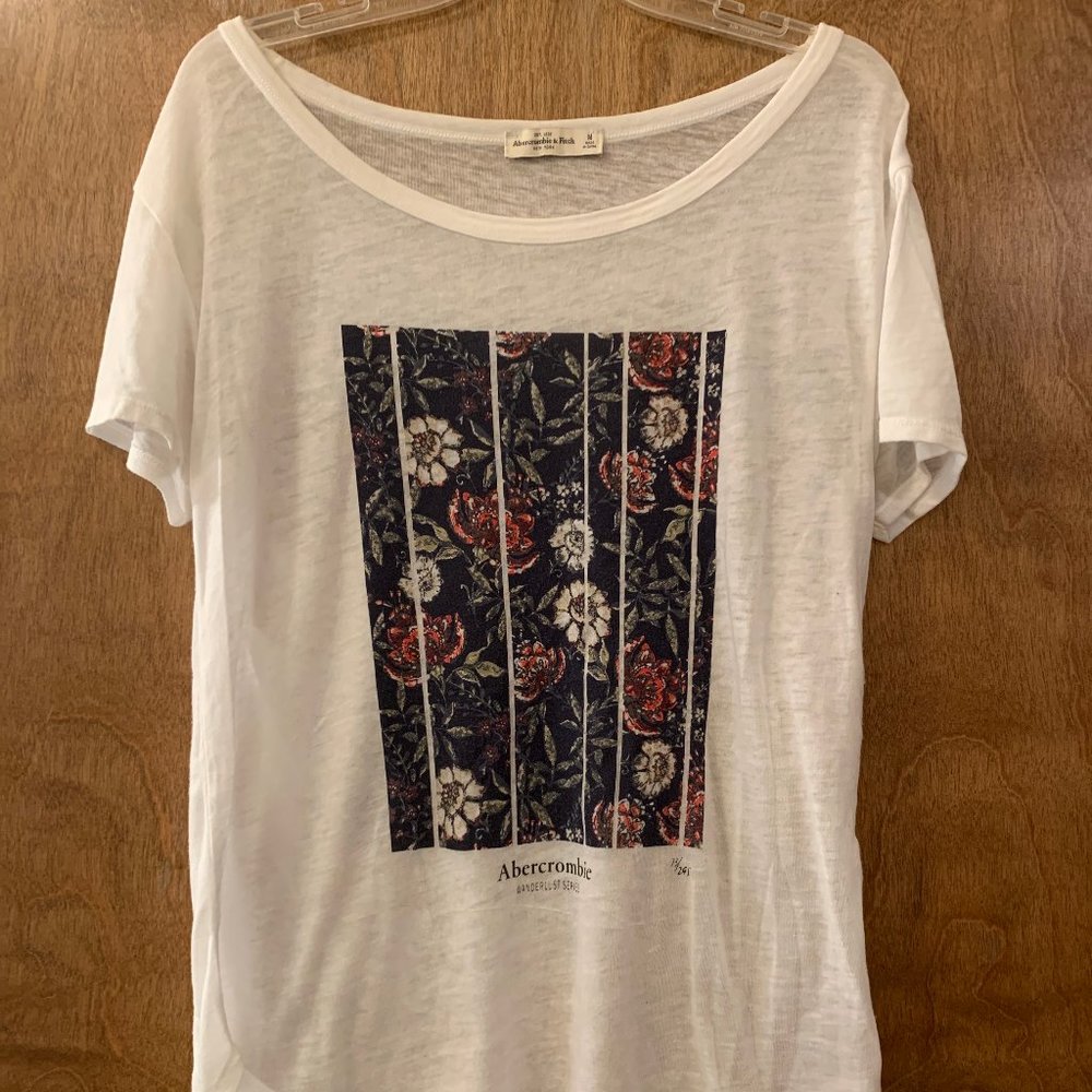 Abercrombie & Fitch Women's Floral Soft Tee Wanderlust Series Size Medium